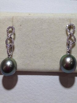 ต่างหูไข่มุก south sea 9-10มิล สีดำ ตัวเรือน 18k เพชรแท้ น้ำ 97-98 เกรด AAA