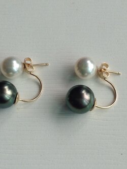 ต่างหูไข่มุก south sea และไข่มุกอโกย่า ใส่แบบคู่ 2 เม็ดค่ะ