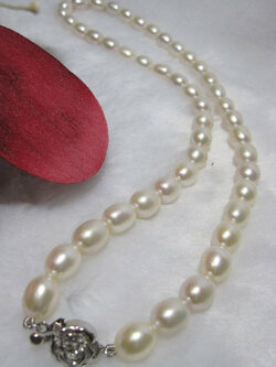 สร้อยคอไข่มุกแท้ เม็ดรี สีขาว AAA