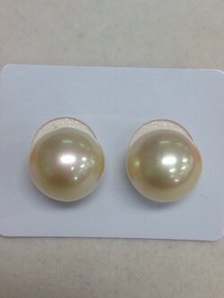 ไข่มุกเม็ดเดี่ยวคู่ south sea ขนาด 12-13 มิล กลม สีทองอ่อน เกรด AAA