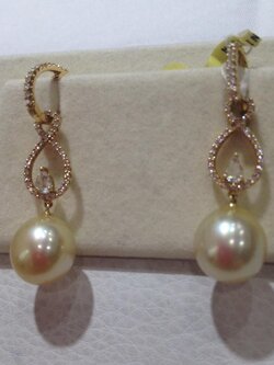 ต่างหูไข่มุก south sea 10.5-11 มิล สีทอง ตัวเรือน 18k เพชรแท้ น้ำ 97-98 เกรด AAA