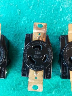 เต้ารับสามขาบิดล็อค ERICSON NEMA L15-20