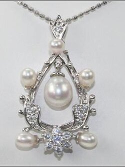 สร้อยและจี้ไข่มุกแท้