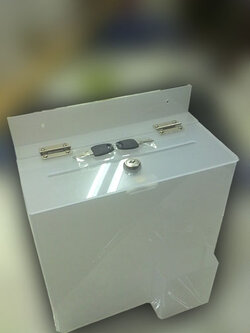 กล่องรับความคิดเห็นสีขาวขุ่น แขวนผนัง