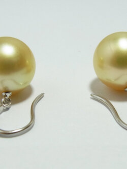 ต่างหูไข่มุกแบบคล้อง south sea ขนาด 11-12 มิล กลม สีทอง เกรด AAA