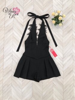 Korea Jumpsuit จั้มสูทขาสั้นบาน สายคล้องคอผูกโบว์ (ดำ)