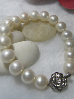 สร้อยข้อมือไข่มุกแท้ 9.5-10 มิล