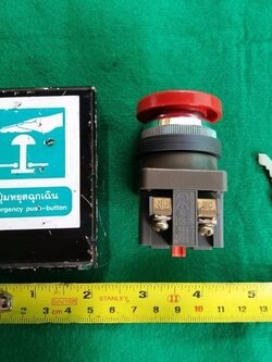 สวิตซ์ฉุกเฉิน ยี่ห้อ IDEC มีกุญแจ พร้อมโครงครอบพร้อมใช้งาน