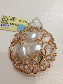 เข็มกลัดไข่มุก south sea เกชิ 7.5-9 มิล ตัวเรือน 18k สีทอง ประดับด้วยเพชรแท้และพลอยแท้