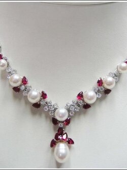 สร้อยคอไข่มุกแท้ แบบขึ้นตัวเรือน ประดับด้วยเพชรสวิท