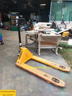 รถยกแฮนด์ลิฟท์ JUMBO 2.5 ตัน ล้อโพลียูรีเทน ขนาดงา 68x115 ซม. ล้อลื่นดี