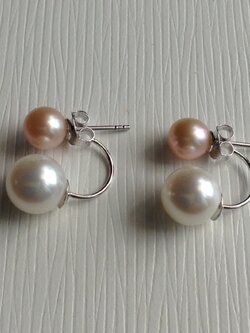 ต่างหูไข่มุกแท้ ใส่แบบคู่ 2 เม็ดค่ะ