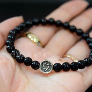 สร้อยข้อมือหินนิล แต่งด้วยหมุดเงินแท้ลายดาวหกแฉก Onyx & Star of David Sterling Silver 925 NSSV2037