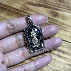 เลี่ยมกรอบเงินแท้ จับแว็กขอบเหลี่ยมเพิ่มไข่ปลารอบกรอบ (หูกระต่ายแบบพิเศษ) Sterling Silver 925 NSSV2940