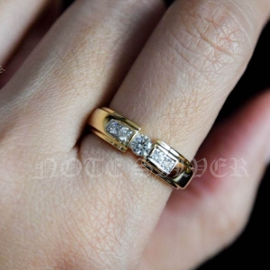 แหวนทองคำแท้ 18k Gold ทรงเรียบฝังเพชร NSGD1752