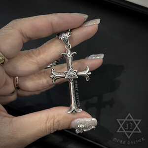 จี้เงินแท้ กางเขนกอธิก ดาวหกแฉก และดวงตาอีลูมินาติ Sterling Silver 925 NSPD3069