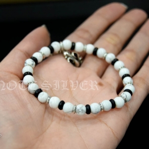 สร้อยข้อมือโฮวไลท์ สลับเงินแท้และกะลาตาเดียว ปลุกเสกแล้ว วัดศีรษะทอง (วัดพระราหู) NSSV2044