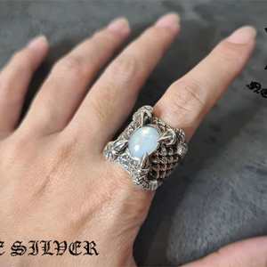 แหวนเงินแท้ฝังด้วยมูนสโตนสีรุ้งแท้ Rainbow Moonstone Sterling Silver ring 925 NSRG1916