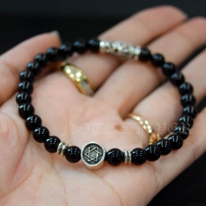 สร้อยข้อมือหินนิล แต่งด้วยหมุดเงินแท้ลายกราฟฟิก สลับรอบเส้น Onyx & Sterling Silver 925 NSSV2033