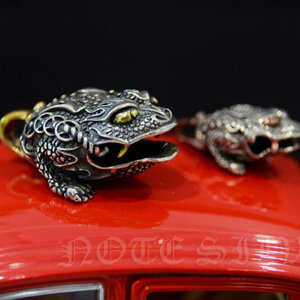 จี้เงินแท้ กบคาบเหรียญ ใหญ่ (กระพรวน) Sterling Silver 925 NSPD2277