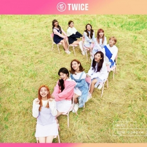 [PRE-ORDER] {อัลบั้มไซน์สุ่มเมมเบอร์ 1 คน} TWICE - 3rd Mini Album "TWICEcoaster : LANE1" (สุ่มปก)