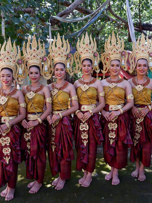 นางรำ โทร 082-5491969 ออกแบบวางแผน พิธีรำบวงสรวงพญานาค จัดเครื่องบวงสรวง