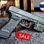 ปืนอัดลมพลาสติก Glock 17 ชักยิงทีล่ะนัด ลำกล้องยาว 7.5 นิ้ว หนัก 239 กรัม มีไฟฉายและเลเซอร์ ใช้ลูกกระสุนพลาสติก 6 มิล