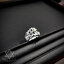 แหวนกอธิกดีเทลรองลาย หัวแหวนชูทรงเหลี่ยม Sterling Silver 925 NSRG2805