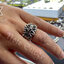 แหวนกอธิกดีเทลรองลาย หัวแหวนชูทรงเหลี่ยม Sterling Silver 925 NSRG2805