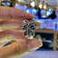 แหวนกอธิกดีเทลรองลาย หัวแหวนชูทรงเหลี่ยม Sterling Silver 925 NSRG2805