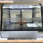 ตู้โชว์เค้กสเตนเลส กระจกโค้ง ตั้งบนเคาน์เตอร์ 70 cm. รุ่น SCR-0070