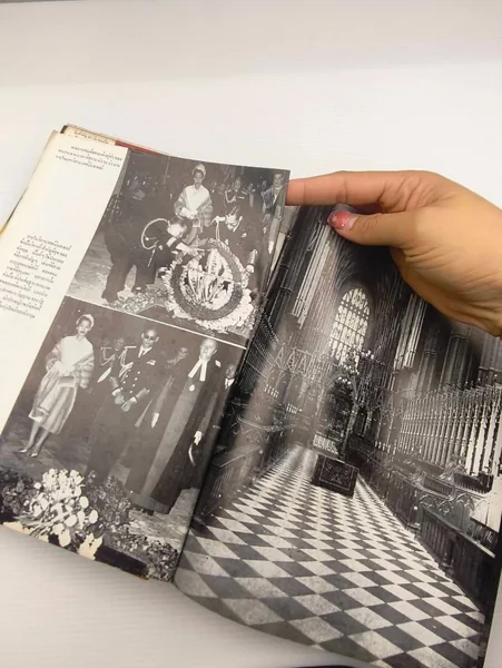 สมุดภาพพระบรมฉายาลักษณ์ชุดเสด็จพระราชดำเนินเยือนยุโรป image 13