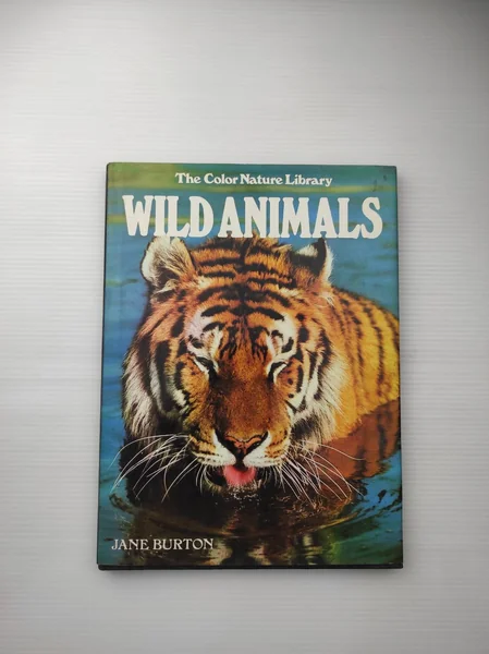 The color Nature Library WILD ANIMALS