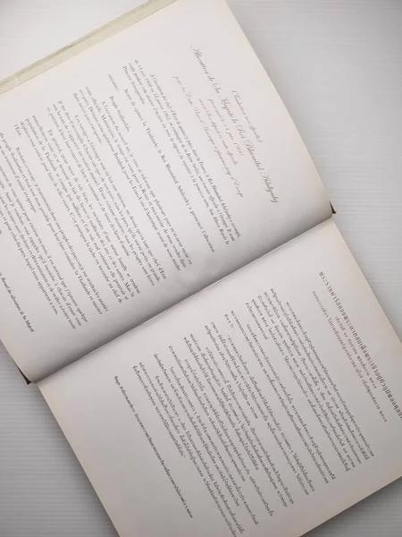สมุดภาพที่ระลึกเนื่องในโอกาสการแลกเปลี่ยนการเยือนอย่างเป็นทางการของประมุขแห่งราชอาณาจักรไทยกับสหรัฐฝรั่งเศส image 2 สมุดภาพที่ระลึกเนื่องในโอกาสการแลกเปลี่ยนการเยือนอย่างเป็นทางการของประมุขแห่งราชอาณาจักรไทยกับสหรัฐฝรั่งเศส image 2