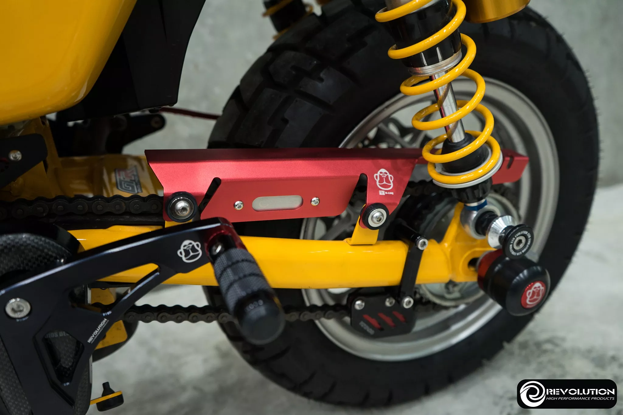 บังโซ่ REVOLUTION MONKEY 125 ราคา1150