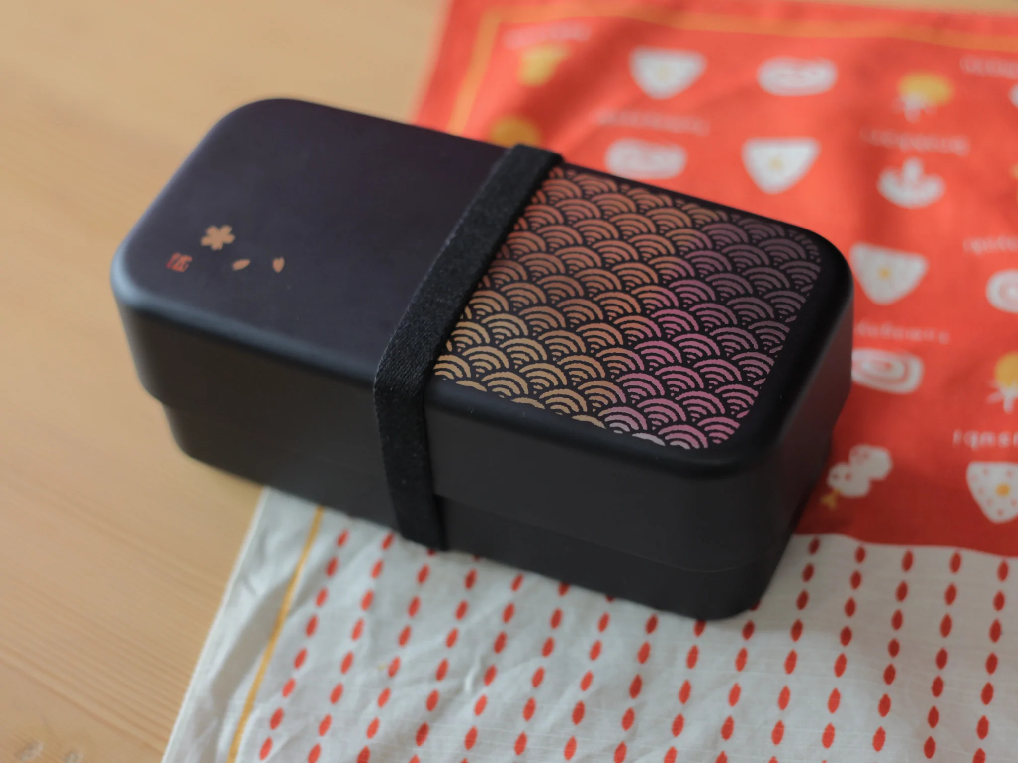 Men's long angle lunchbox - กล่องเบนโตะญี่ปุ่นสี่เหลี่ยมลายญี่ปุ่น 950 ml.